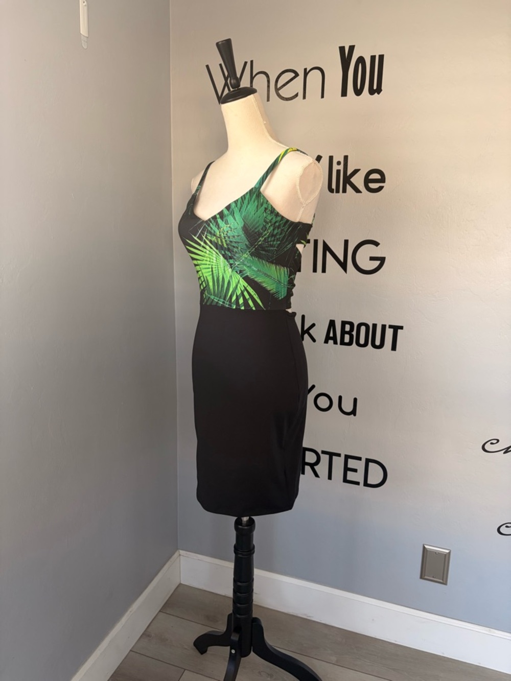 EUC Tropical Green Palm Print Bodycon Dress Size S